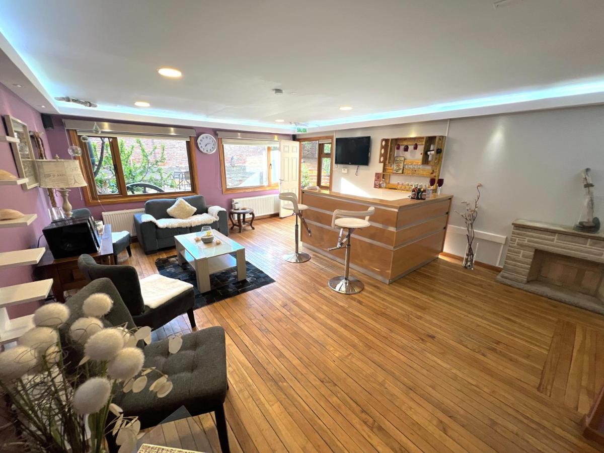 Ferienwohnung Incredible Downtown Duplex With Interior Backyard Punta Arenas Exterior foto
